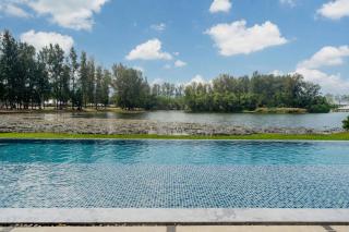 Modern Apartment with Pool & Lake View - 0