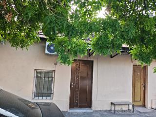 Vardan's Guest House - 0