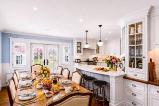 Luxury 3BR Ptown Escape w/ Lush Gardens + Parking - 7