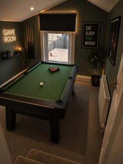 Gillingham station 3BR House Parking Games Room - 2