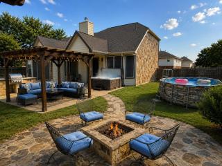 Spacious 4BR Retreat |Pool Table| Firepit & Hottub - 8