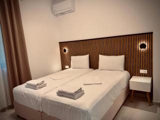 Roza Stone House - 5