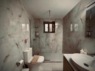 Roza Stone House - 2