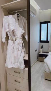 شقة فاخرة بموقع استراتيجي وتجربة استثنائية Luxury Executive Apartment in Qurtubah - 2