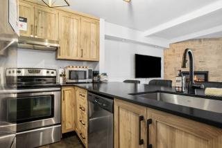 Classic Swiss Condo with Views of Mont-Tremblant - 1