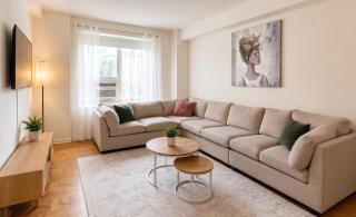 Grand East Side Home, Spacious & Cozy 3 Bedroom Retreat - 7