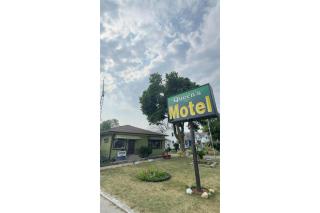 Queen's Motel Blenheim Near Lake Erie ON - 3