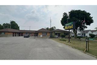 Queen's Motel Blenheim Near Lake Erie ON - 7
