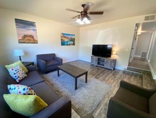 Family Home in Kanab w private Hot Tub Near Zion - 8