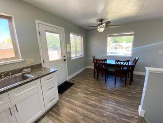 Family Home in Kanab w private Hot Tub Near Zion - 5