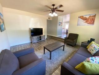 Family Home in Kanab w private Hot Tub Near Zion - 1