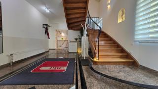 Bachelor's Fun Villa - 6