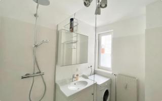 Rooftop Apartment with Free Parking & AC - 3