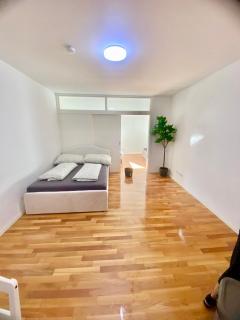 Apartment with Terrace & Free Parking - 0