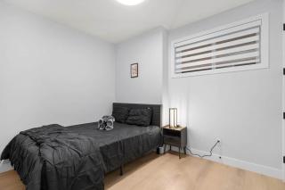 Bright 1-Bedroom Retreat-M - 3