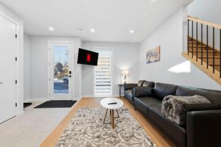 King Bed 10 Minutes To Downtown Luxury Townhouse - 0