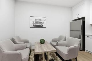 Cozy Downtown Calgary Hideaway - 8