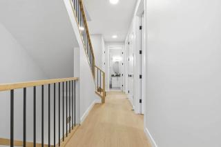 10 Minutes To Downtown 3 Bed 2.5 Bath Town House - 3