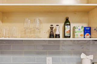 Cozy Suite 1 Bed 1Bath Inner City 10 Min To DT - 2