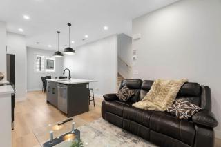 Centrally Located 3-Bedroom | Easy City Access - 8