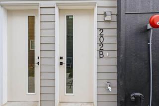 Central 1BR Apartment Near Downtown - 8