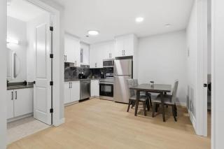 Central 1BR Apartment Near Downtown - 2