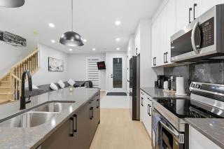 Modern 3BR City Getaway And Bright & Spacious - 9