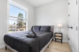 Stylish Family Home • 3BR + 2.5 Bath • NW Calgary - 8