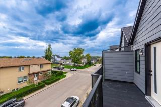 King bed Family-Friendly 3-Bedroom Home - 8