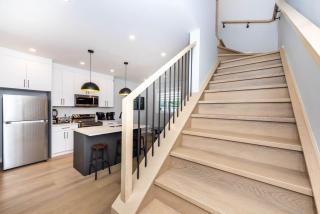 King bed Family-Friendly 3-Bedroom Home - 6