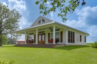 On 174 Acres! Modern Ranch House in Weimar - 0