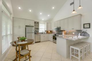 On 174 Acres! Modern Ranch House in Weimar - 8
