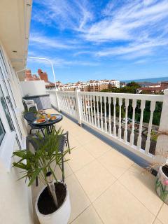 The Ocean Balcony Retreat - 2 Bedroom Apartment - Gym and Poole Table - FREE Allocated Parking - 4