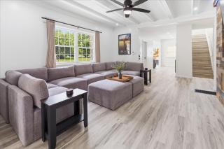 The Social House - 7BR Hot Tub & Pool Table - 5