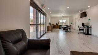 Platinum Stay Inn & Suites - 4