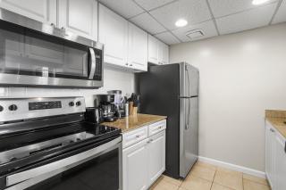 Arlington Gem Stylish Apt with Pool and Gym - 8