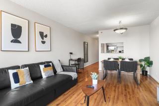 Arlington Gem Stylish Apt with Pool and Gym - 5