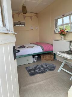 Hut 4 Ewe, glamping pod - 5