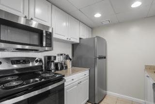 Prime Arlington Location with Pool and Gym - 7