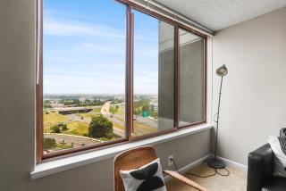 Prime Arlington Location with Pool and Gym - 4