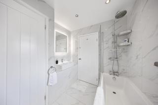 Modern Medway Getaway - Pool table - Ice Hockey - Table Tennis - 1