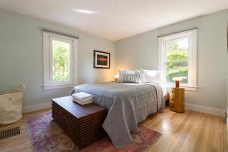 The Woodstock Bungalow - Walk to the Village - 2