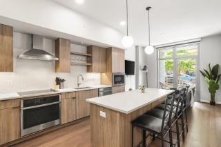 Stylish Apt Near DC & Metro - Pool & Gym - 6