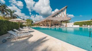 Nearby beach and beach club at Portillo NF - 0