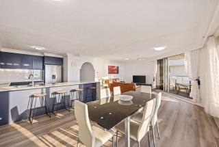 Ocean View Broadbeach Beachside Retreat - 7