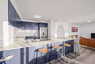 Ocean View Broadbeach Beachside Retreat - 6