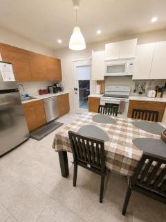 Bright Family Suite in North Vancouver with Private Entrance and Free Parking - 7