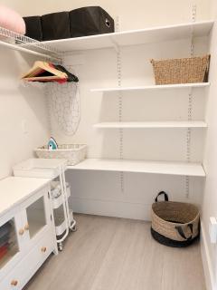 Bright Family Suite in North Vancouver with Private Entrance and Free Parking - 3