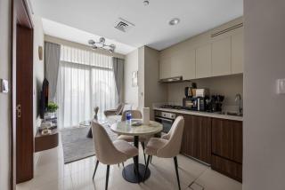 Burj khalifa and Canal views - Luxury Apartments for Rent in Dubai Business Bay - 8