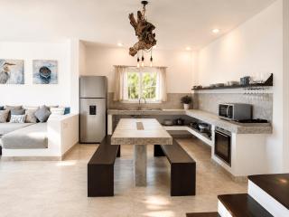 Yellow Heron House - 3